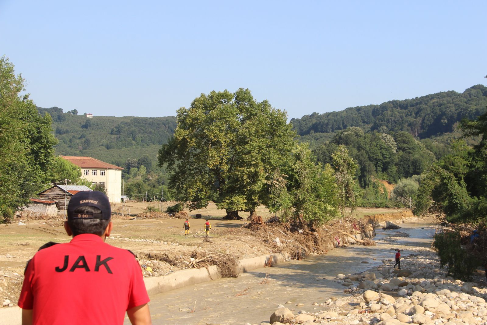 Selde kaybolan 5 kişiyi arama çalışmaları sürüyor